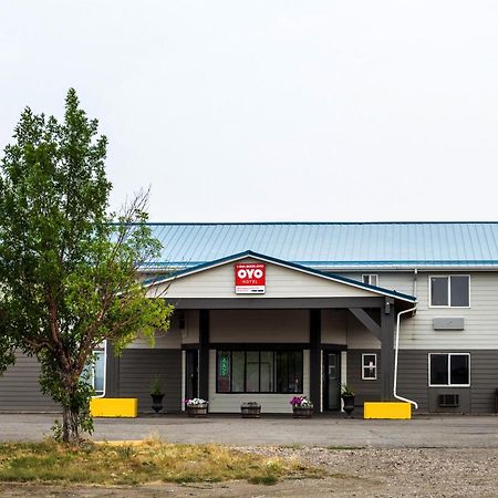 Oyo Hotel Shelby Mt Hwy 2 & I-15 Buitenkant foto