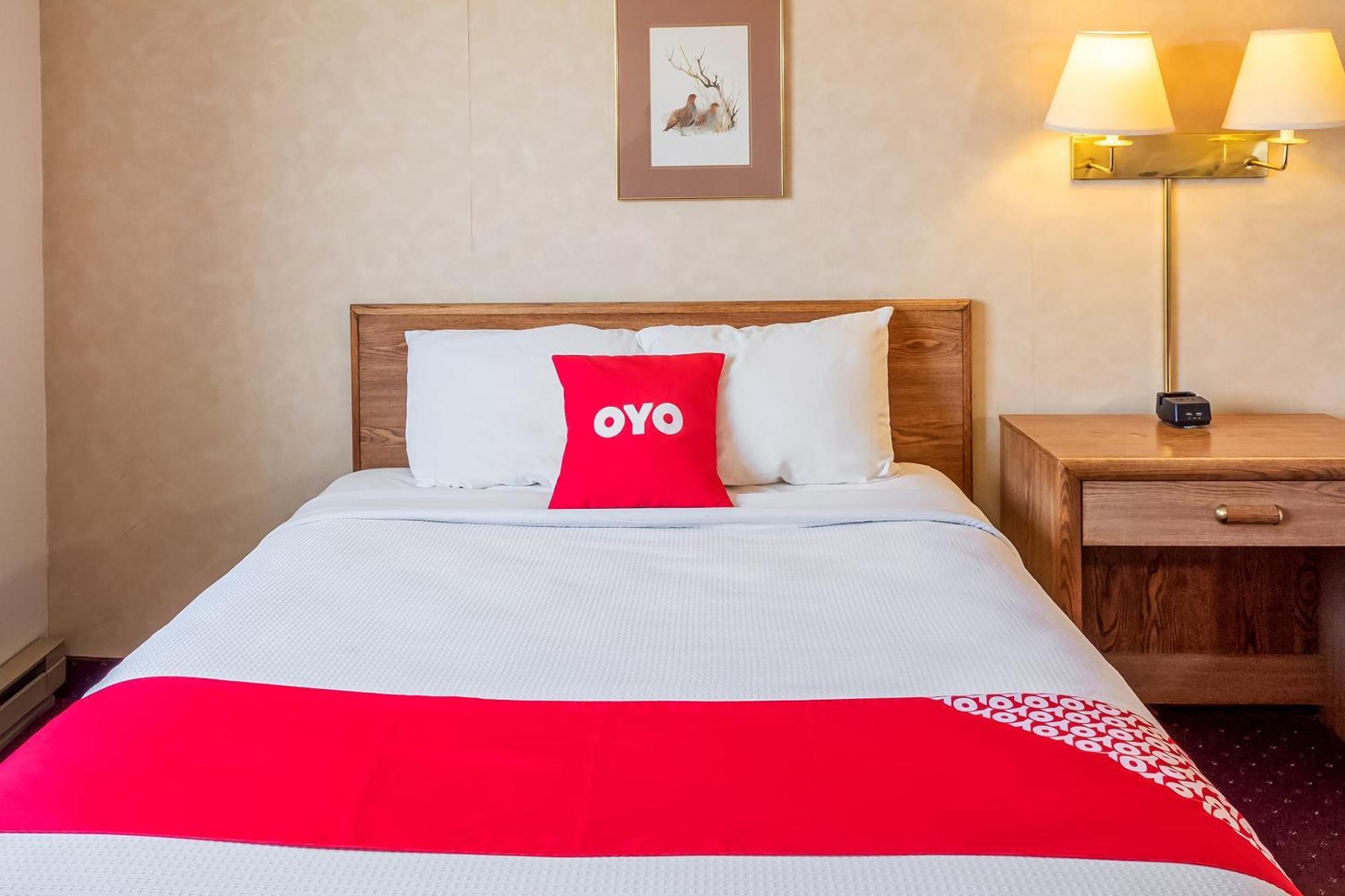 Oyo Hotel Shelby Mt Hwy 2 & I-15 Buitenkant foto