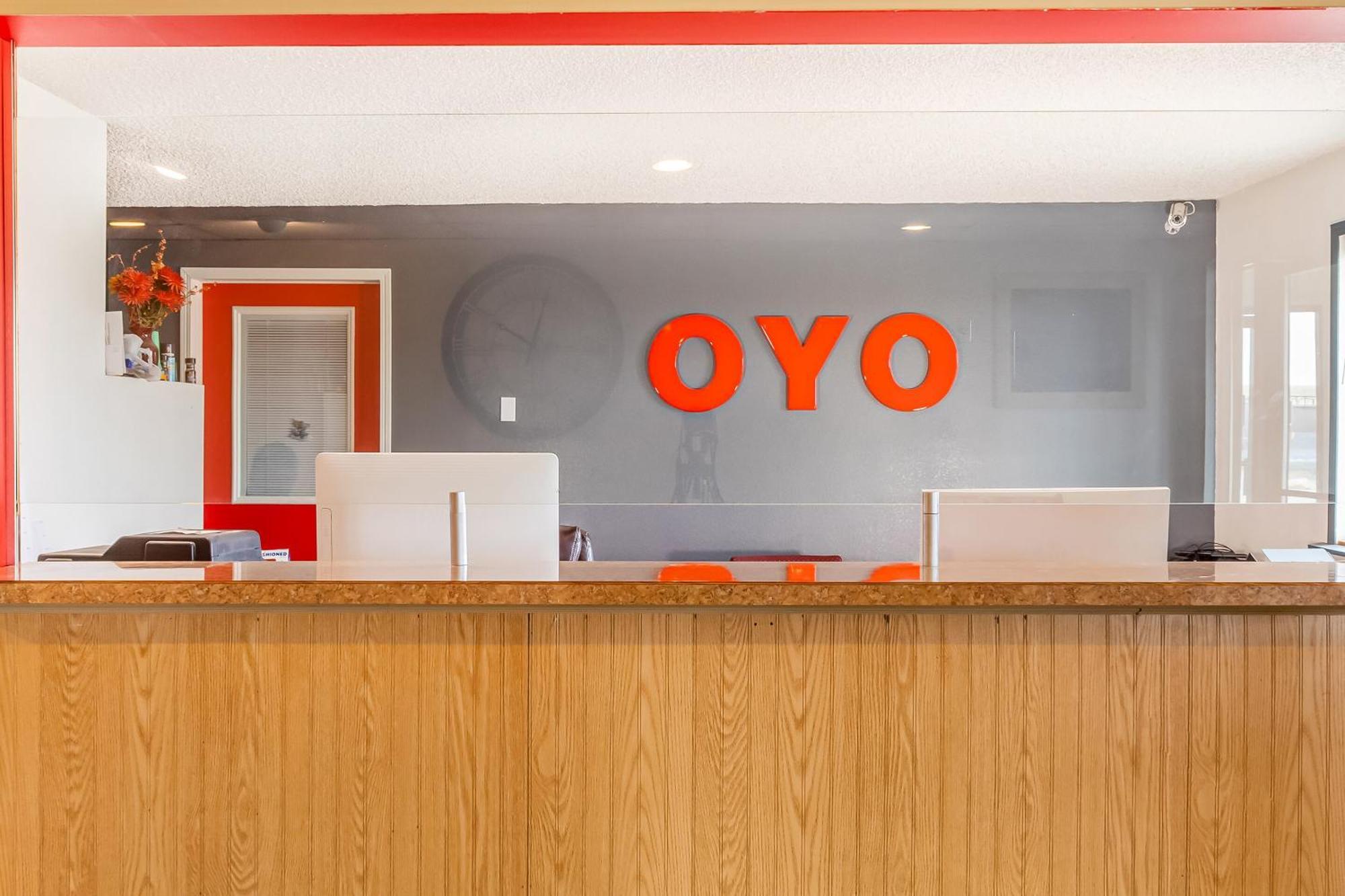 Oyo Hotel Shelby Mt Hwy 2 & I-15 Buitenkant foto