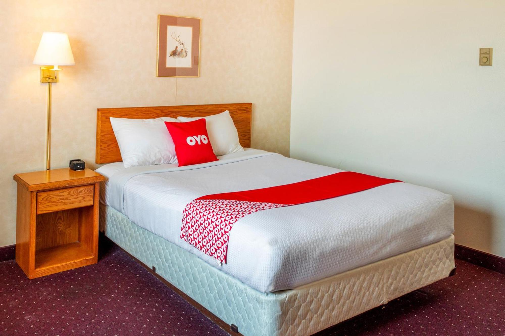 Oyo Hotel Shelby Mt Hwy 2 & I-15 Buitenkant foto