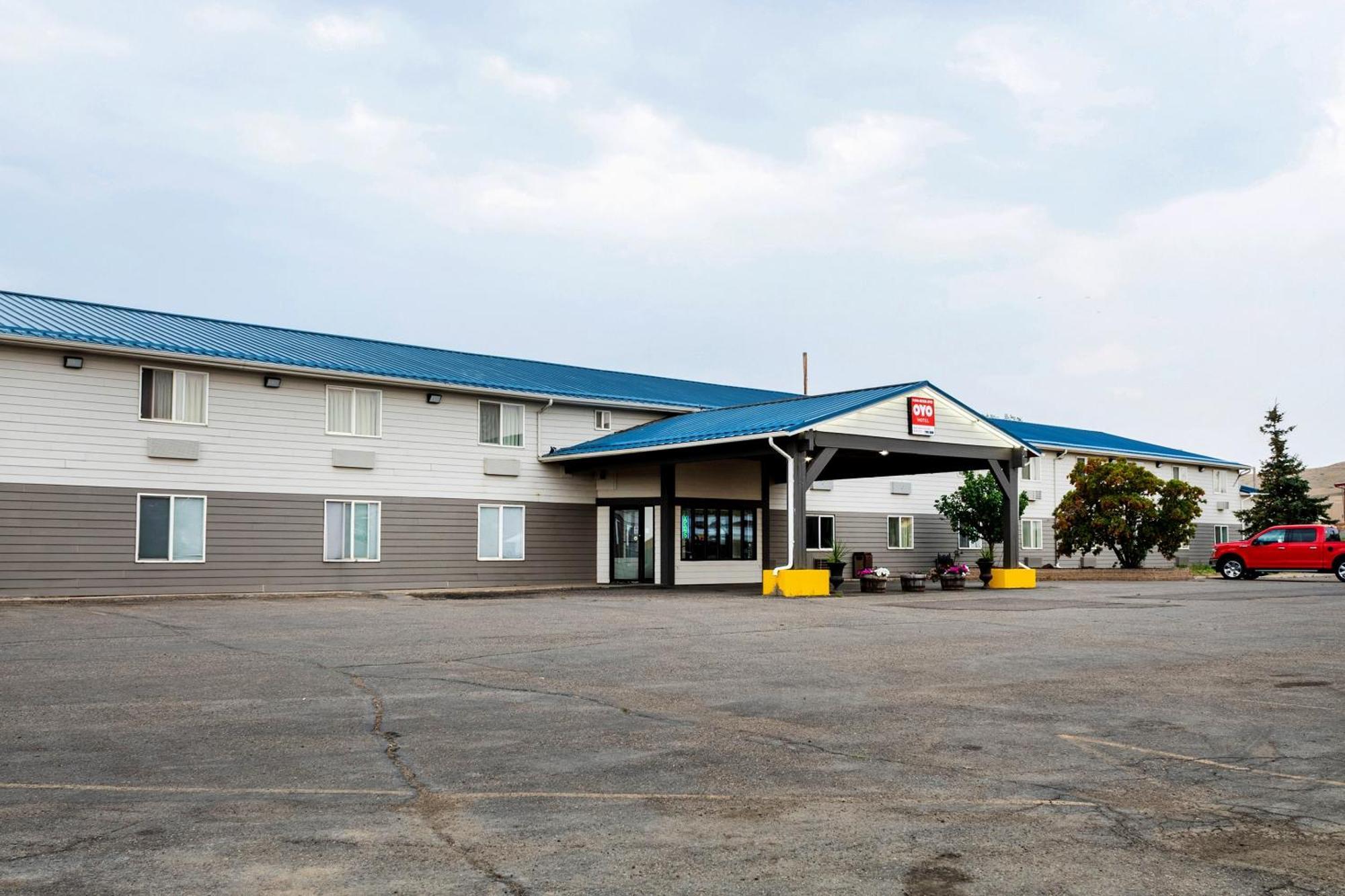 Oyo Hotel Shelby Mt Hwy 2 & I-15 Buitenkant foto