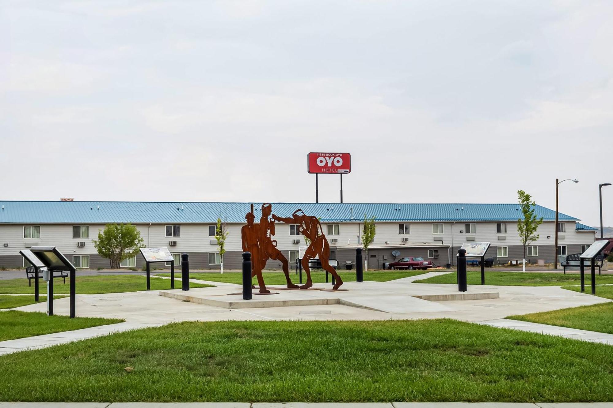 Oyo Hotel Shelby Mt Hwy 2 & I-15 Buitenkant foto