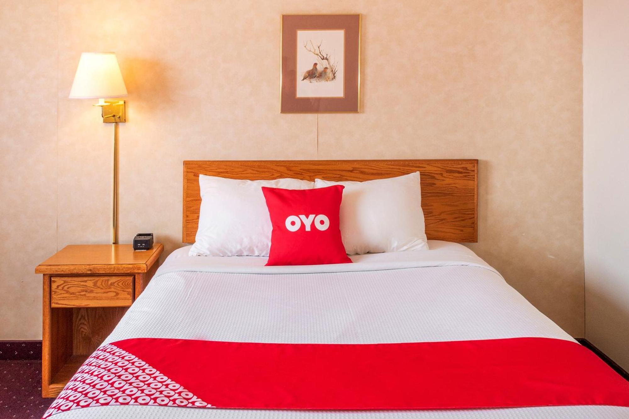 Oyo Hotel Shelby Mt Hwy 2 & I-15 Buitenkant foto